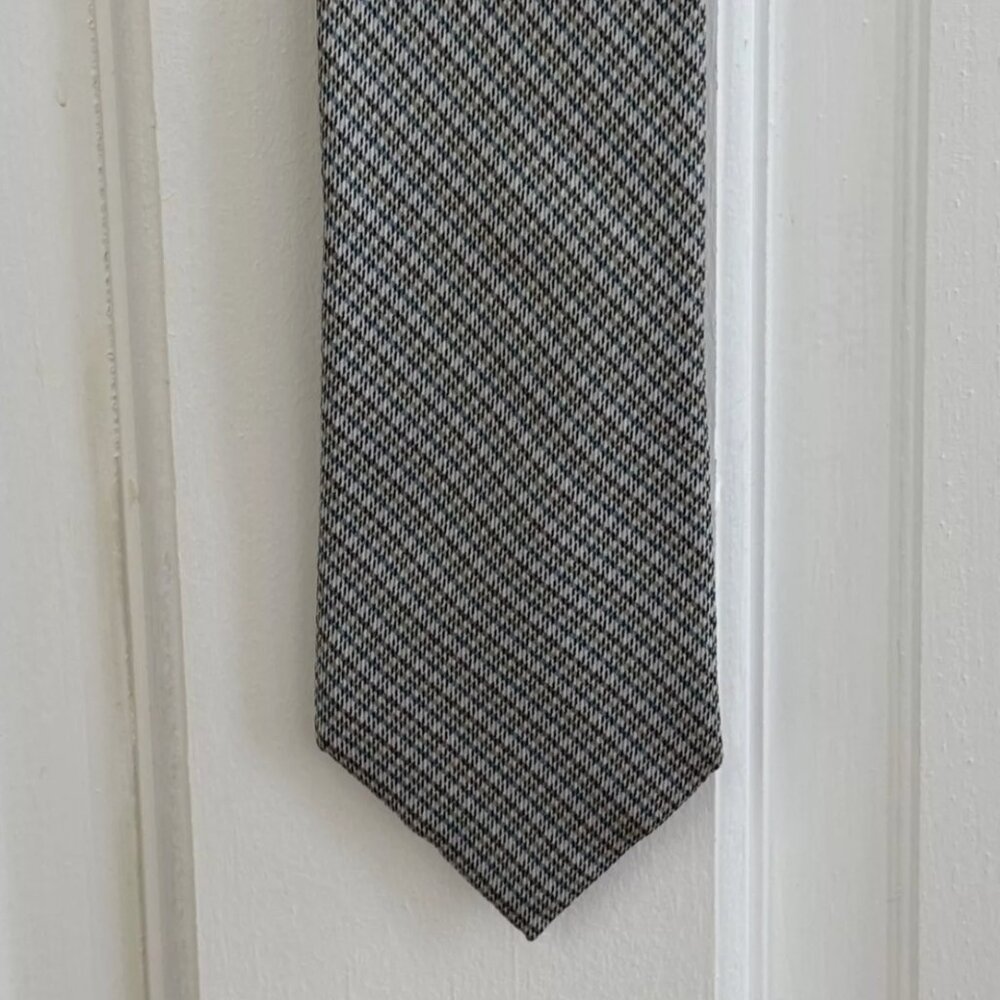 Bloomingdales - Mens Neck Tie - Private Label - Modern 2.75" - Silver Silk